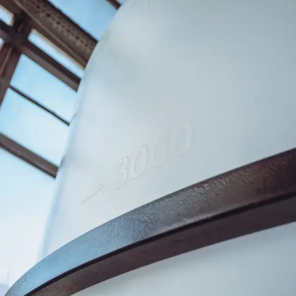 Емкость ЦКТ 5000 л с патрубком 110мм с фланцем белая в обрешетке