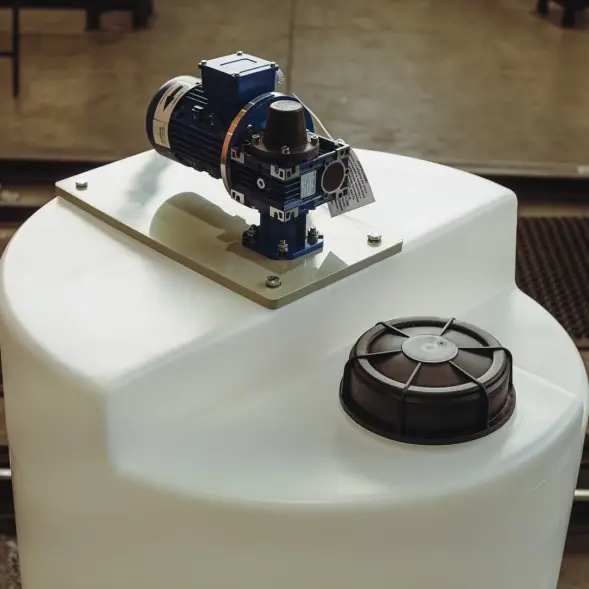 Емкость дозировочная 100 усиленная до 1.3 Nбелая с лопастной мешалкой