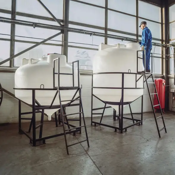 Емкость ЦКТ 3000 л с патрубком 110мм под плотность до 1,5 г/см3 белая в обрешетке