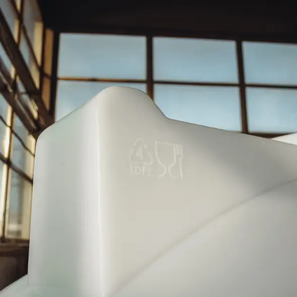 Емкость ЦКТ 3000 л с патрубком 160мм под плотность до 1,5 г/см3 белая в обрешетке с лестницей