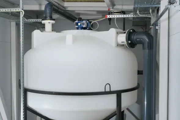 Емкость ЦКТ 3000 л с патрубком 160мм с фланцем под плотность до 1,5 г/см3 белая в обрешетке